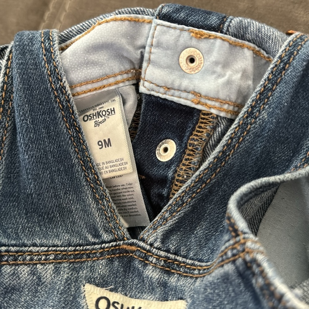 OshKosh Bgosh Baby Girls Denim Heart Pocket Snap Crotch Overalls 9M - Picture 4 of 6